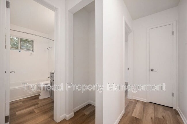 Building Photo - 8300 Robinson St
