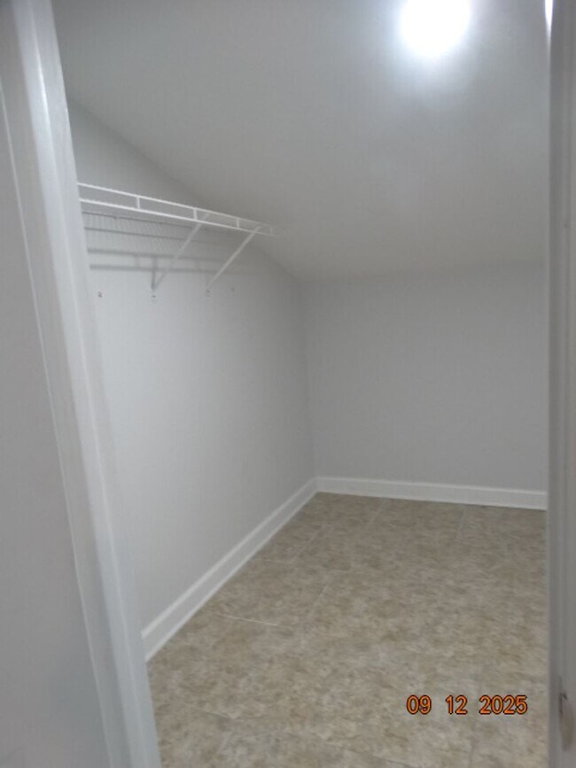 Building Photo - 1325 Greendale Ave