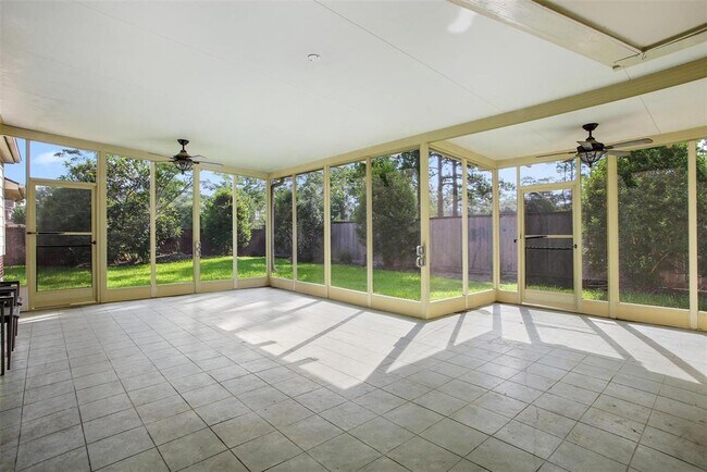 Building Photo - 617 Woodview Dr