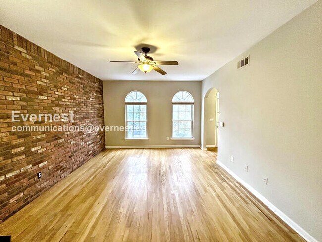 Building Photo - 8002 St Charles Square