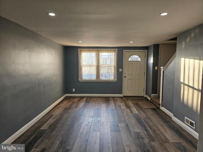 Building Photo - 3238 Westmont Ave