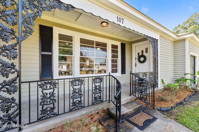 Building Photo - 107 Acadian Dr