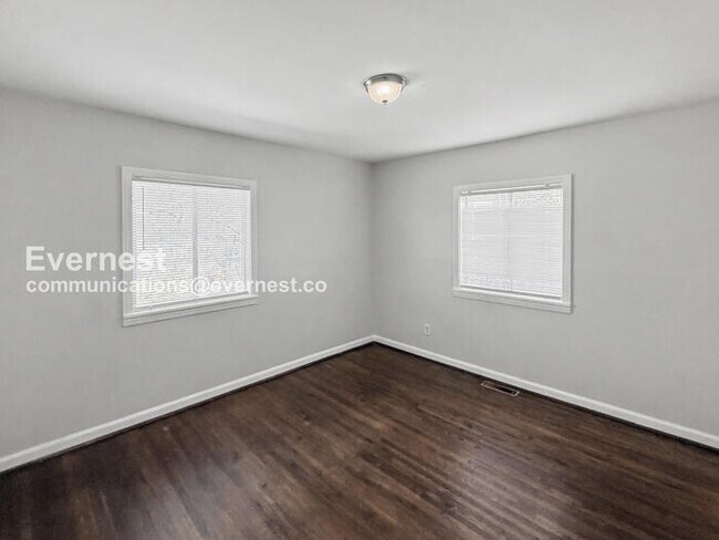 Building Photo - 3 Bed/1 Bath Home with Carport / Pet-Friendly / Available Now!