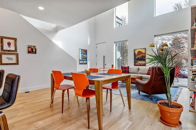 Building Photo - Contemporary Townhome in an Exceptional Su...