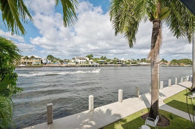 Building Photo - 561 Bayshore Dr