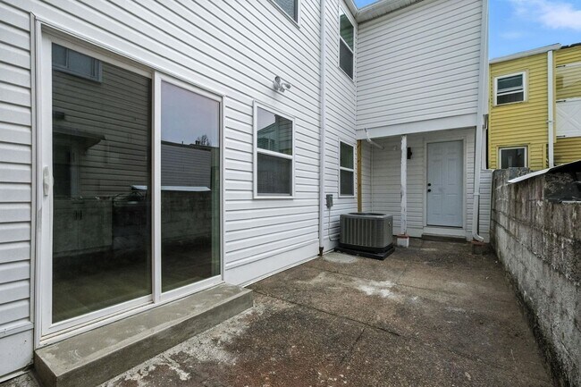 Building Photo - Luxury Rental - Southside Flats