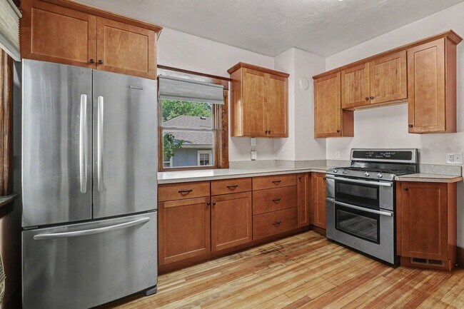 Building Photo - Charming University Neighborhood Home | 2 Bedrooms + Bonus Room