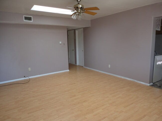 Building Photo - 3 bedroom 1 Bath