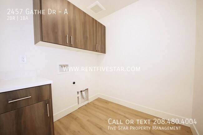 Building Photo - 2457 Gathe Dr