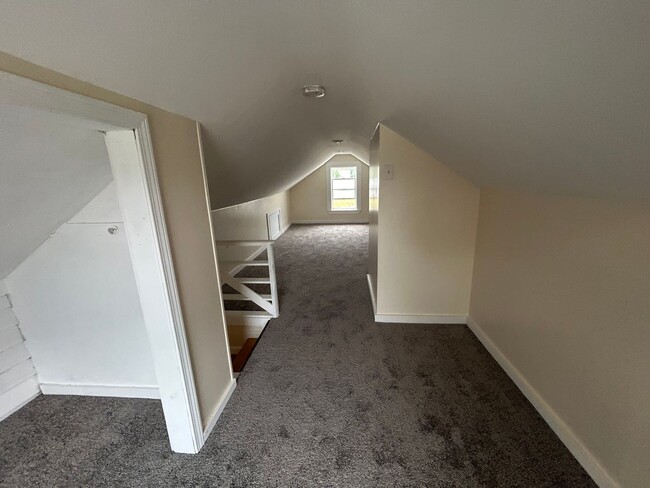 Building Photo - Newly Renovated 2 Bedroom House