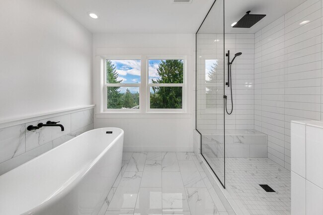 Building Photo - Gorgeous 4 Bed/3.5 Bath with Beautiful Fin...