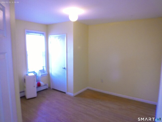 Building Photo - 13 Armstrong Pl