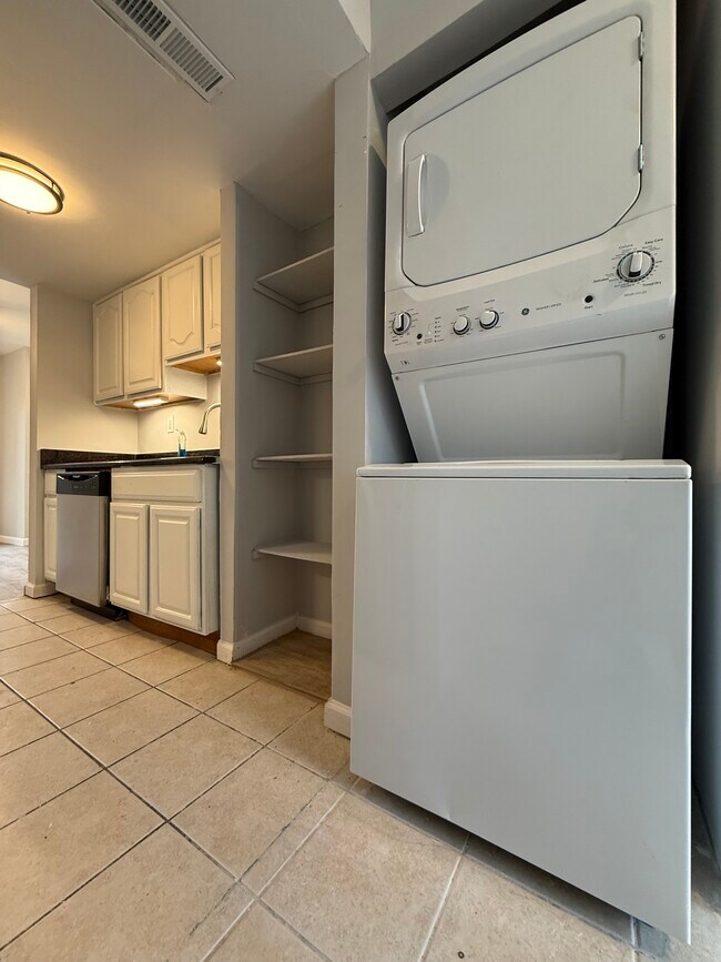 Building Photo - 238 Stevenson Square