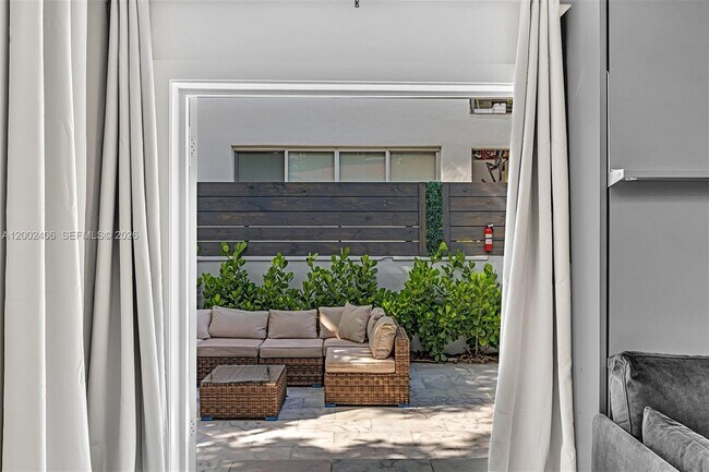 Building Photo - 1002 10th St