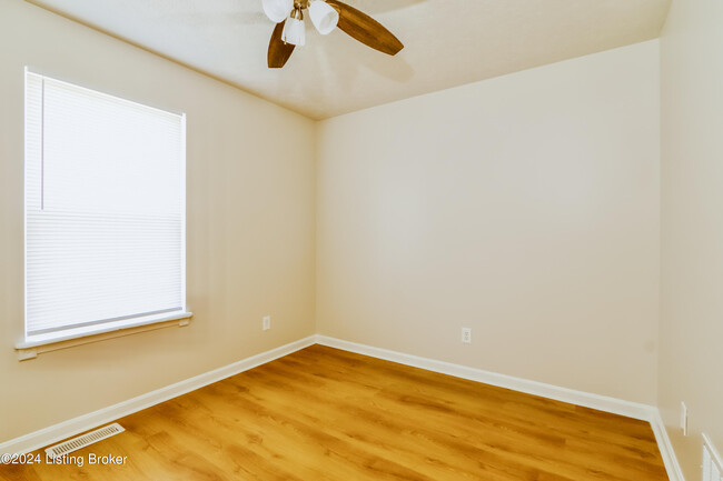 Building Photo - 106 Drake Dr