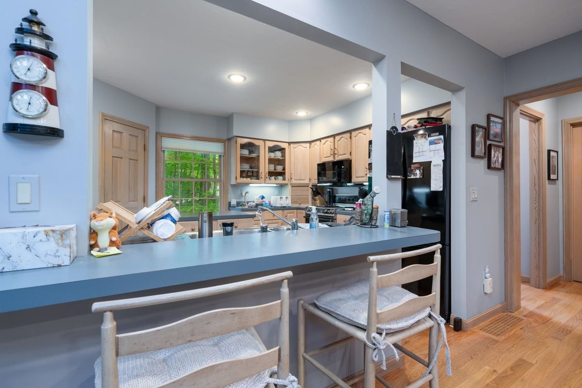 Building Photo - 39 Robertson