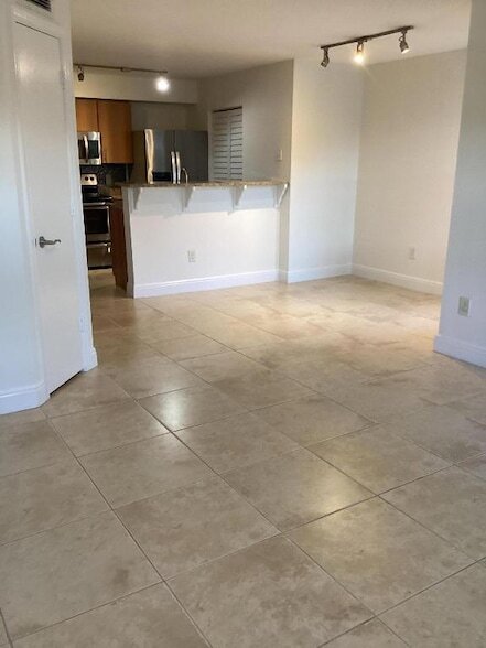 Building Photo - 1215 Crystal Way