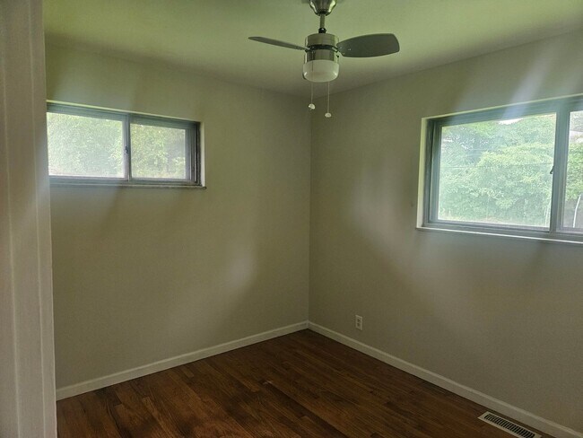 Building Photo - 414 S Cadillac Dr