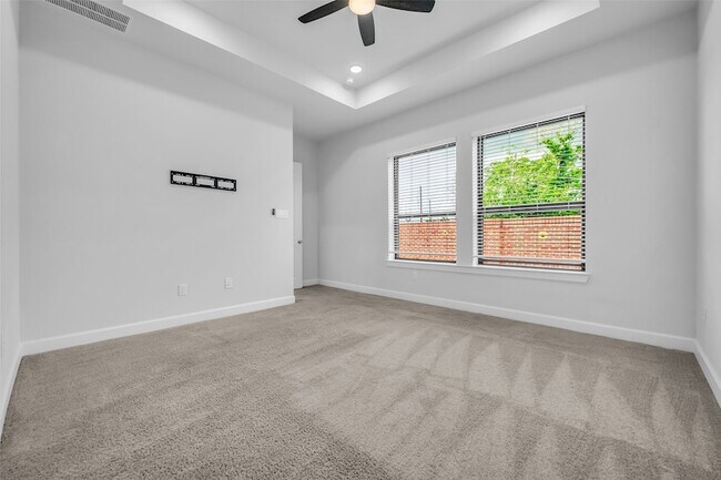 Building Photo - 1535 Park Path Dr