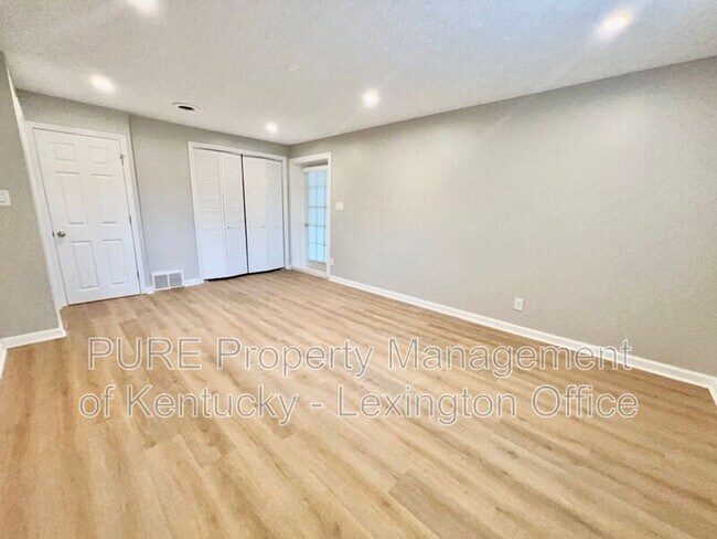 Building Photo - 3520 Combs Ferry Rd