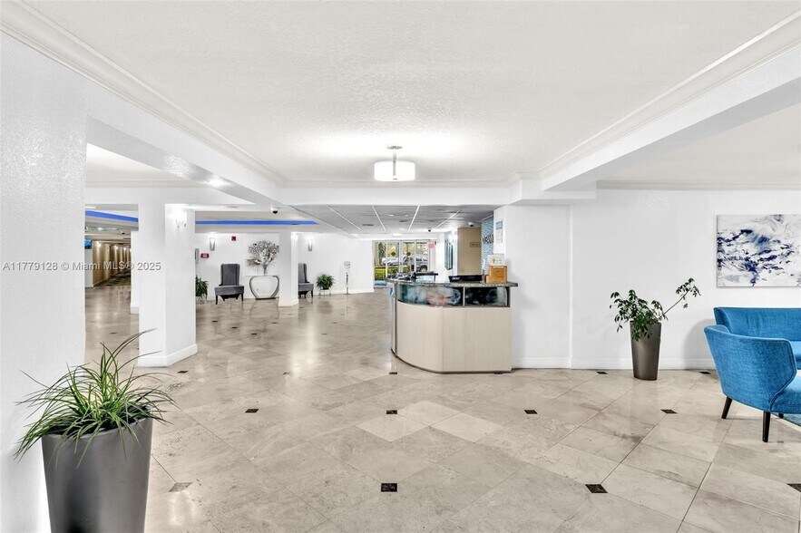 lobby - 1000 Parkview Dr