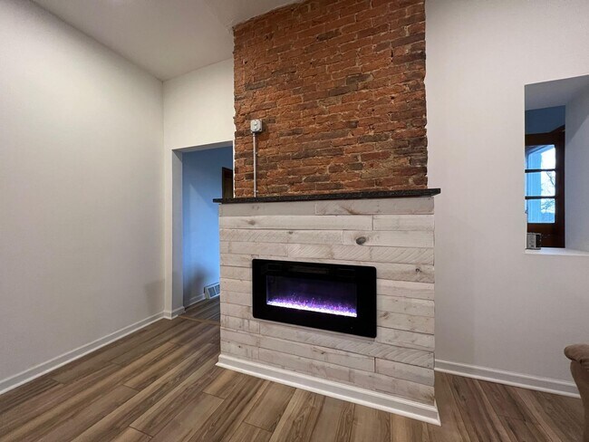 Building Photo - 2121 Eggers St