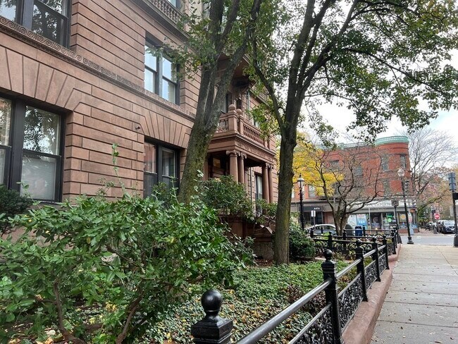 Building Photo - 416 Marlborough St