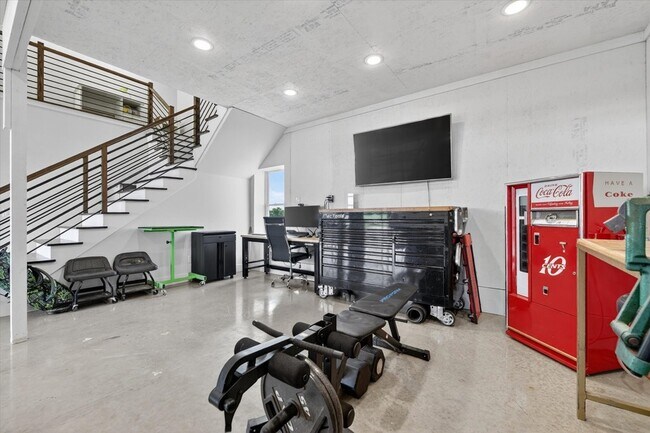 Building Photo - 9082 Wolf Run