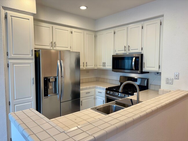 Building Photo - 445 Milan Dr