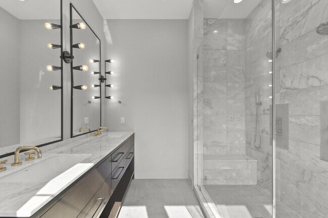 Building Photo - Exclusive Montrose Residence W/ High-End D...