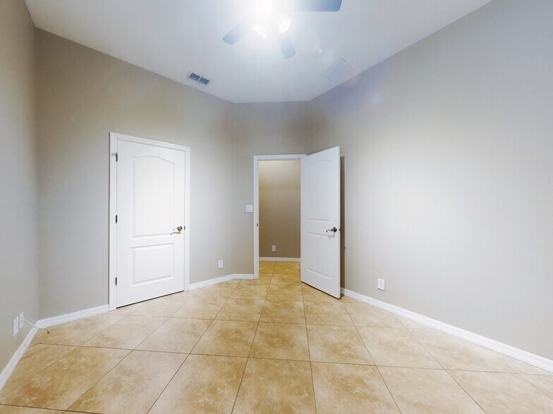 Building Photo - 610 Victoria Hills Dr