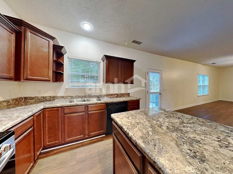 Building Photo - 1409 Napa Pt W