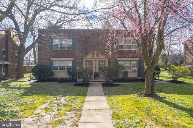 Building Photo - 2828 Midvale Ave