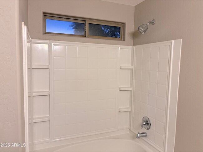 Building Photo - 2014 S Falcon Dr