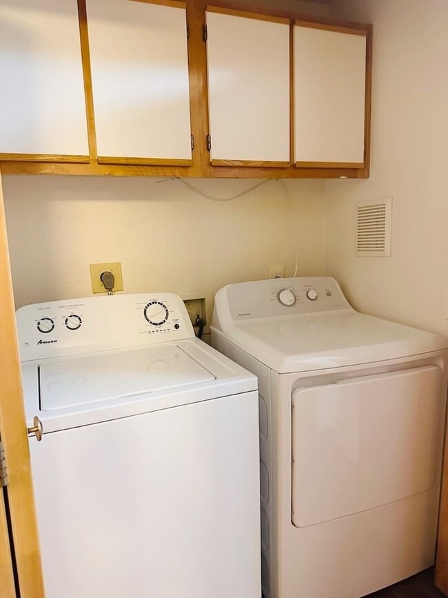 Building Photo - Find Your Perfect Place to Call Home! 2 Bedroom Coming Soon!