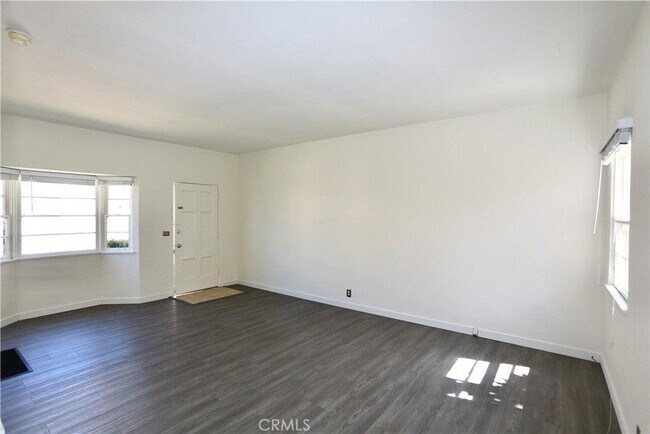 Building Photo - 364 Cliff Dr