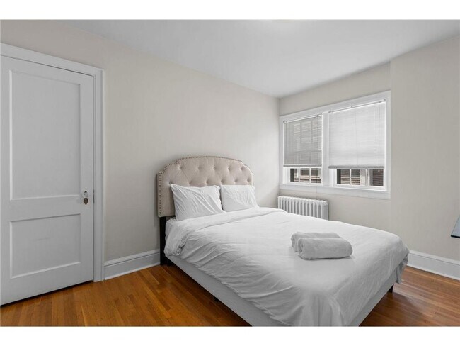 Building Photo - 1785 Dupont Ave S