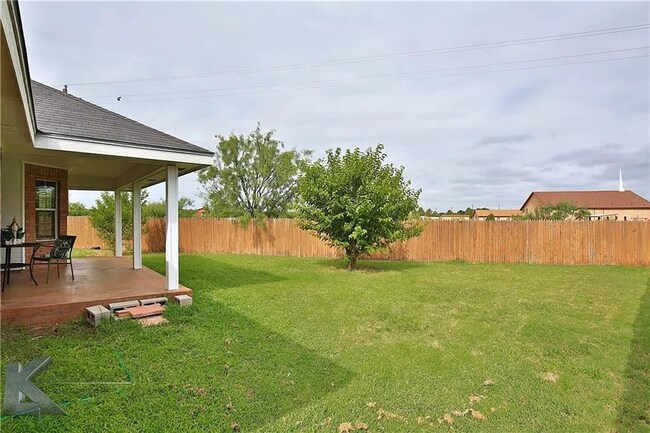 Building Photo - Cute 3-bedroom, 2-bath home