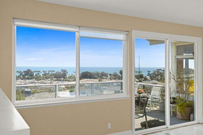 Building Photo - Stunning 3 Bed | 2.5 Bath Home with Office...