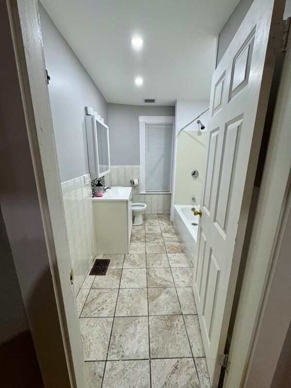 Building Photo - 801 Western Ave