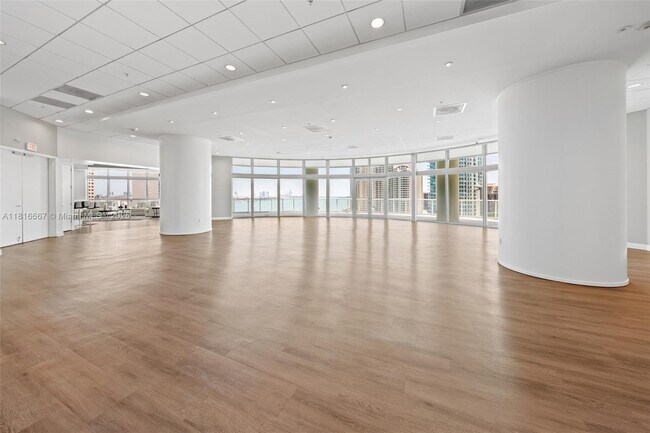 Building Photo - 300 S Biscayne Blvd