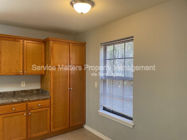 Building Photo - 5067 Serry Ln