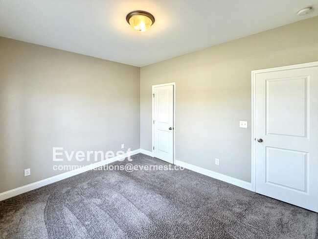 Building Photo - 104 River Pointe Dr