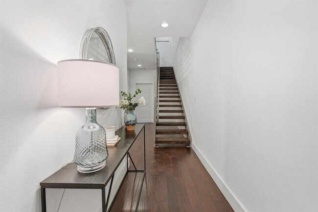 Building Photo - 2002 Glen Allen St