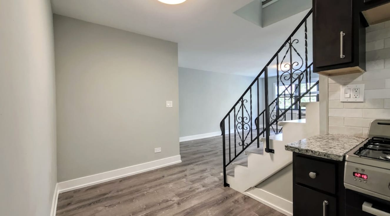 Building Photo - 456 W Barry Ave