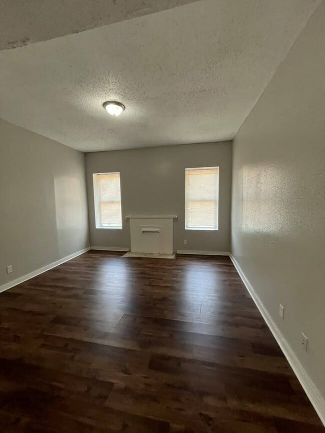 Building Photo - "Charming 4-Bed Duplex in St. Louis City 2nd Floor with Granite Countertops & Gleaming Hardwood F...