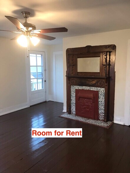 Private room with private entrance - 526 Monroe St