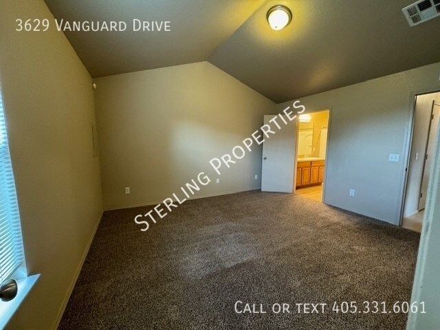 Building Photo - 3629 Vanguard Dr