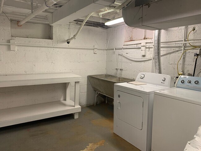 Building Photo - 3113d