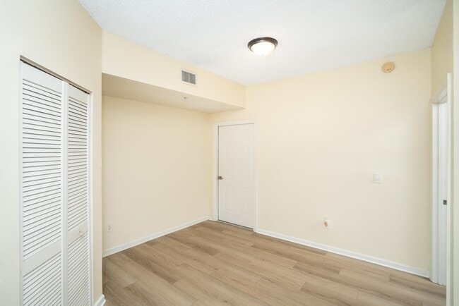 Building Photo - 4010 Grande Vista Blvd